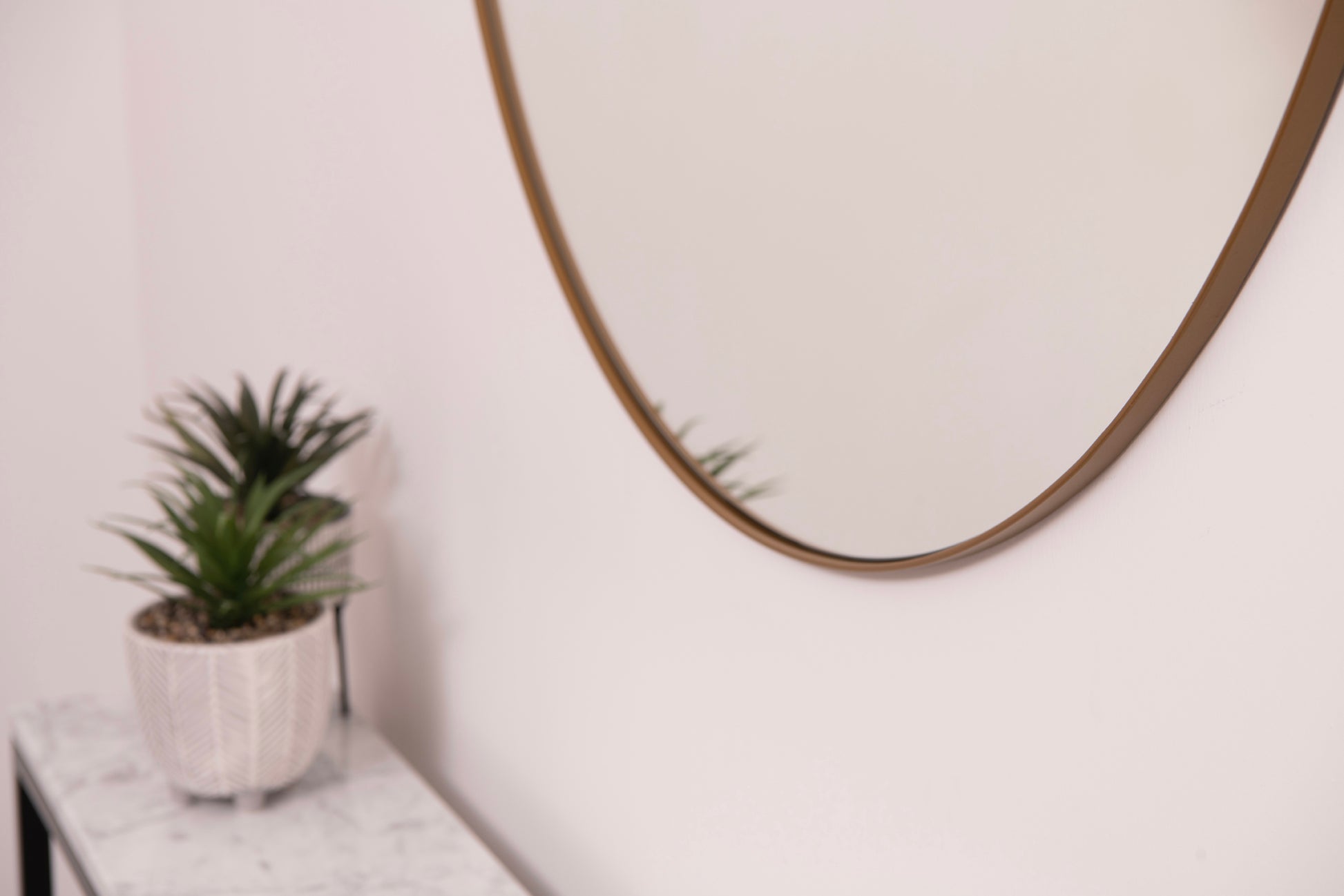 Large Round Wall Mirror- RESS Furniture Ltd. Pearl Gold Close Up